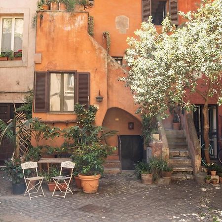 The Red House At Arco Degli Acetari Рим Екстериор снимка