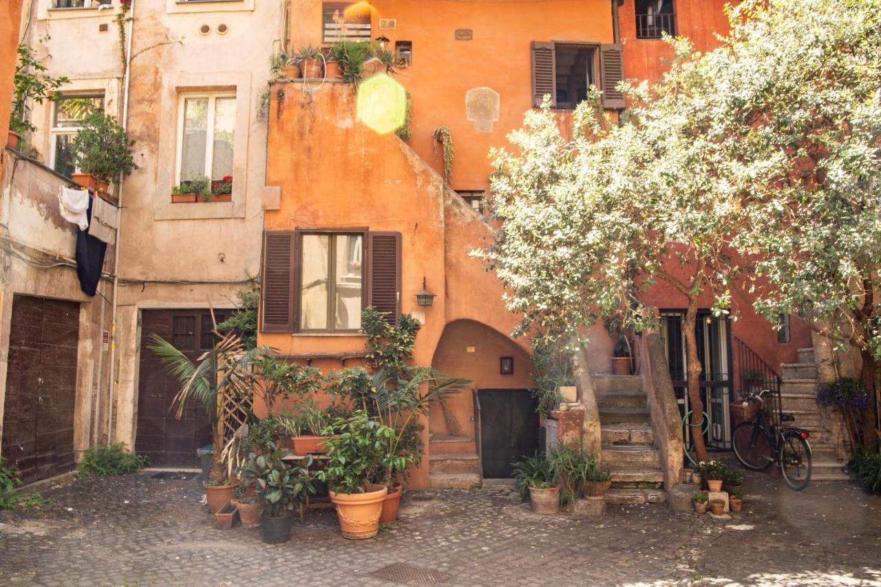 The Red House At Arco Degli Acetari Рим Екстериор снимка