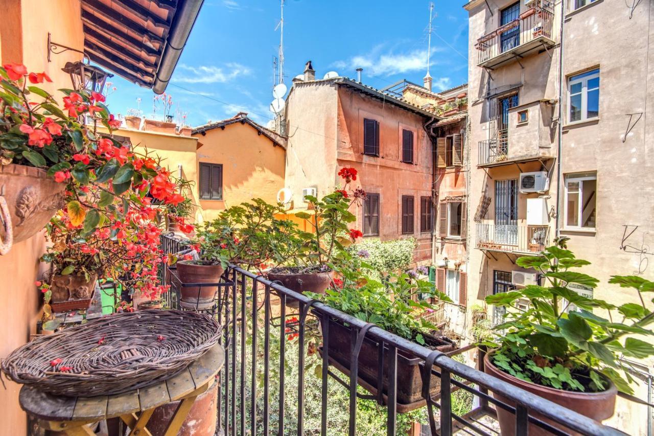 The Red House At Arco Degli Acetari Рим Екстериор снимка